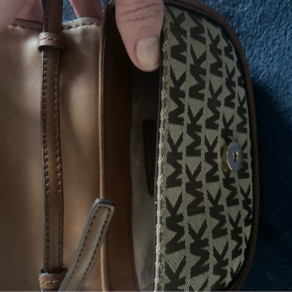 Michael Kors mini cross over bag - Picture 9 of 15